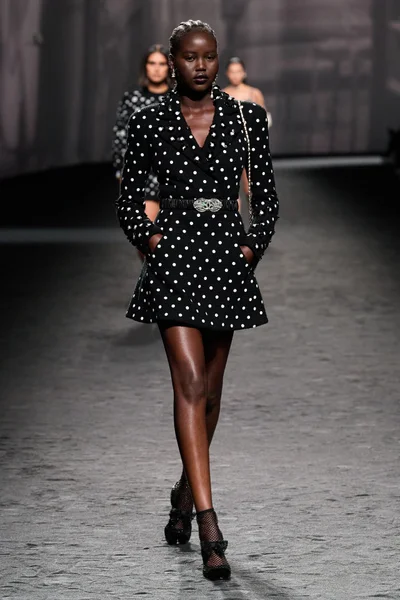 Look 9
